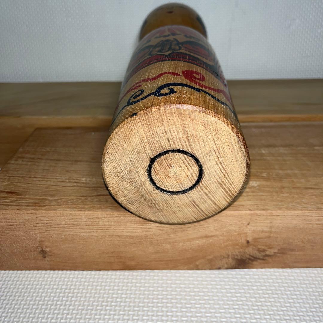 伝統こけし　⭕️超レアダルマと赤色菊花と唐草模様　木地山　現代の名工　小椋久太郎