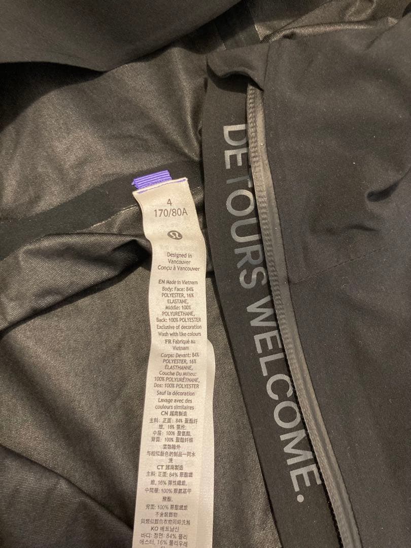 【新品タグ付き・定価29,800円】ルルレモン　ジャケット　パーカー　４　黒