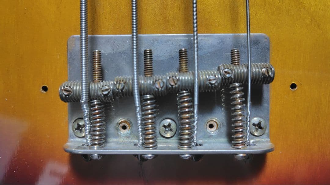 【ジャンク】Bellwood エレキベース サンバースト