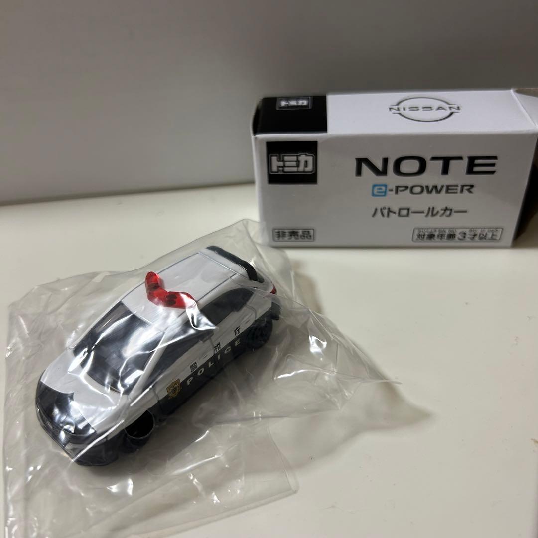 トミカ　日産ノート　パトロールカー　パトカー　非売品