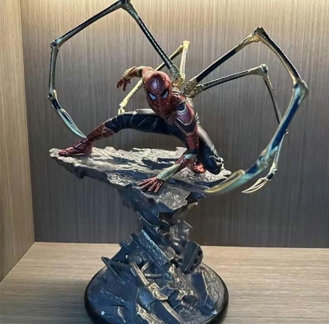 スパイダーマン（アイアン・スパイダー）**スタチュー（大型フィギュア）約32cm