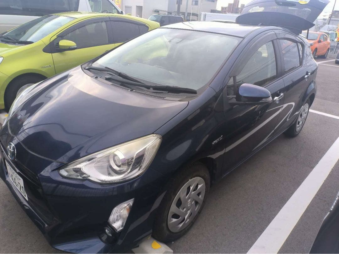 トヨタ アクア低走行大阪府