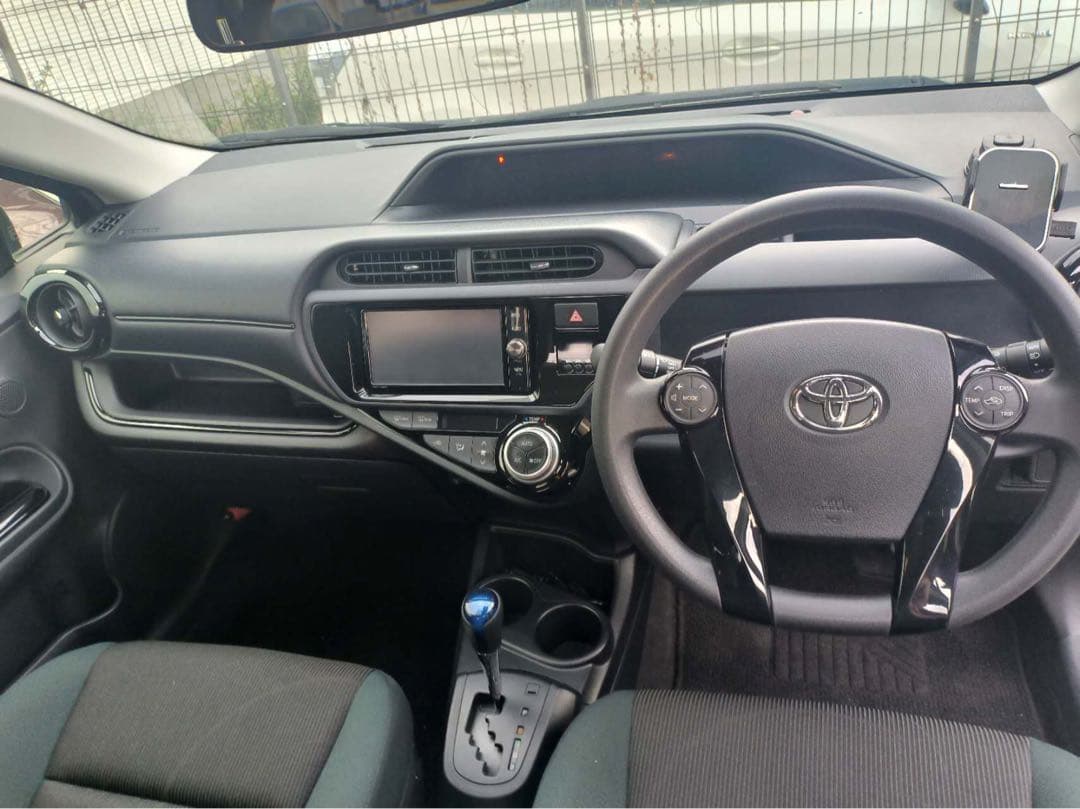 トヨタ アクア低走行大阪府