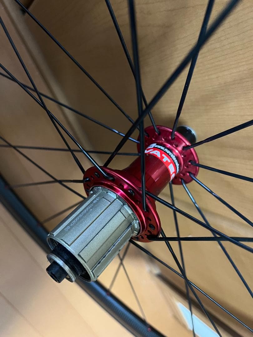 軽量カーボンホイール チューブラー シマノフリー11s、タイヤ付き