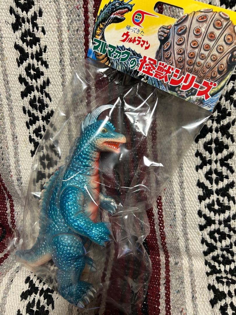 ブルマァクの怪獣シリーズ★アーストロン Gカラー帰ってきたウルトラマンに登場