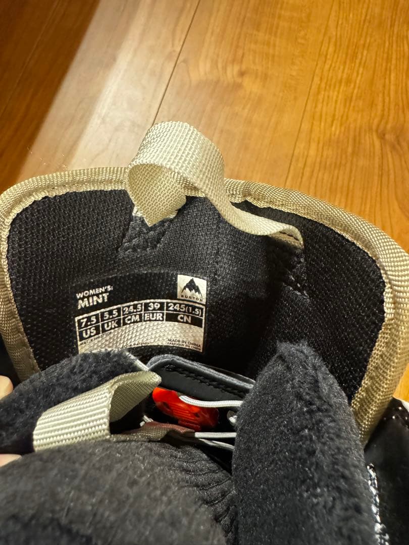 BURTON MINT 女性用スノーボードブーツ 7.5