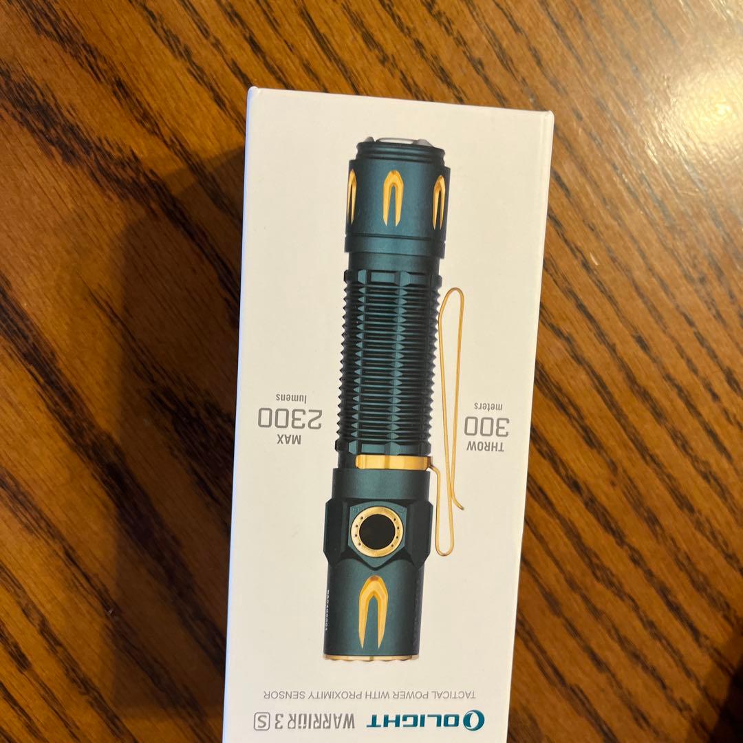 Olight Warrior 3S 懐中電灯 2300ルーメン