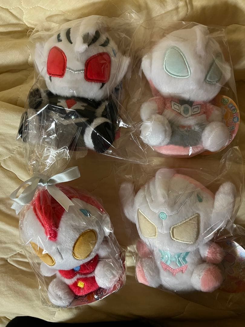 ふわふわお座りぬいぐるみウルトラマン4体セット　80 ジード タイガ ギルアーク