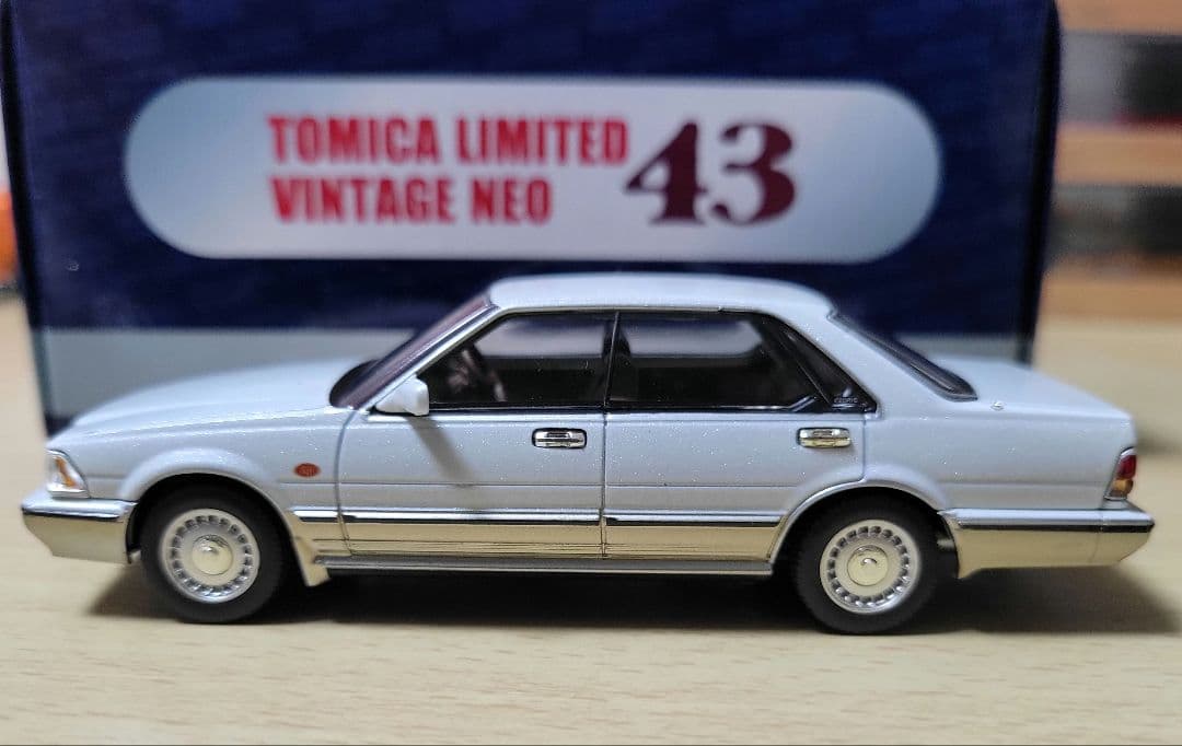 希少！トミカリミテッドヴィンテージネオ43セドリック ブロアムVIP Y31