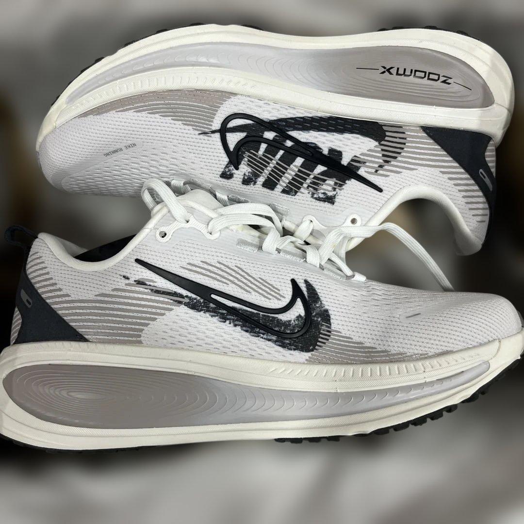 Nike VOMERO 18 RUN 26cm ホワイト