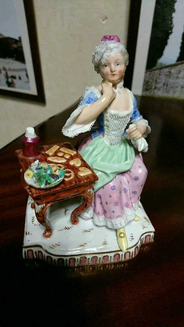 希少マイセン人形　五感の寓意 味覚 本物フィギュリン 細かなレース装飾が魅力的