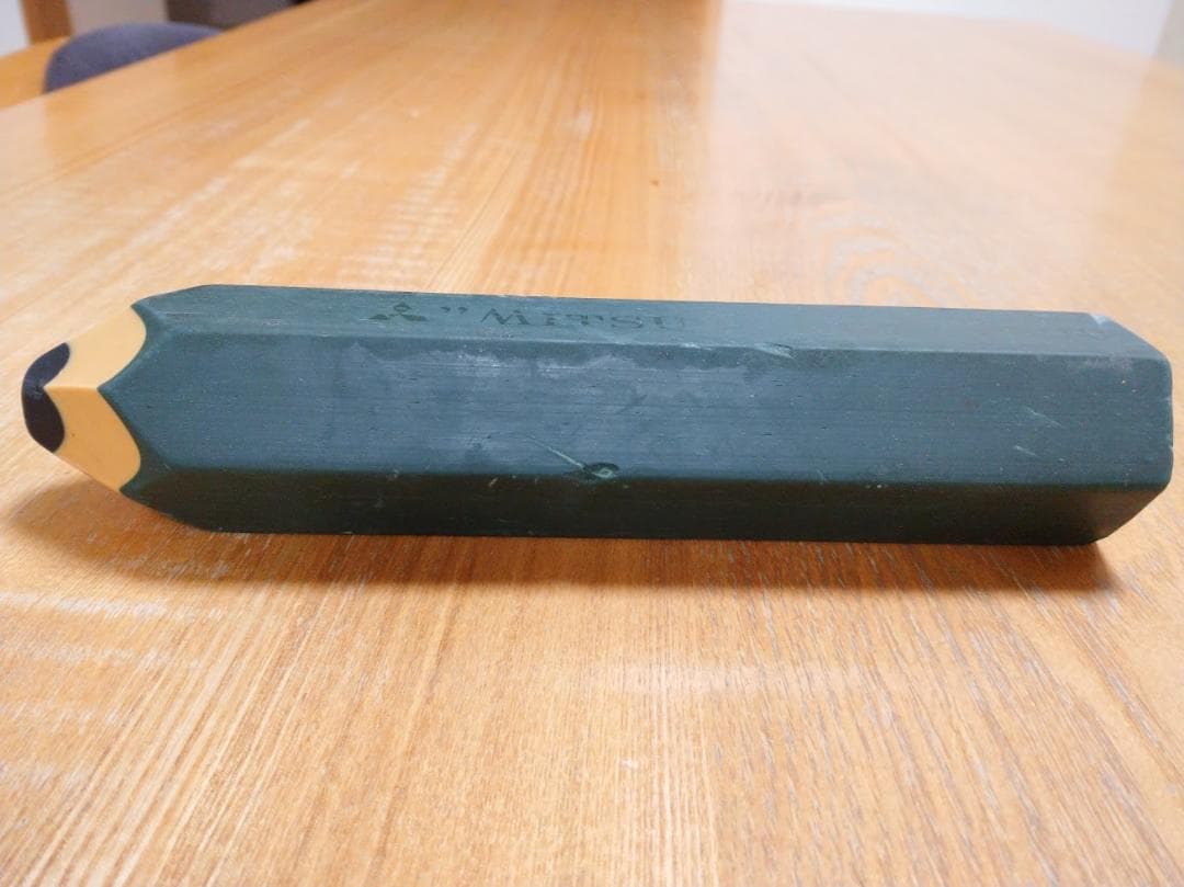 超巨大　三菱鉛筆ケシゴム