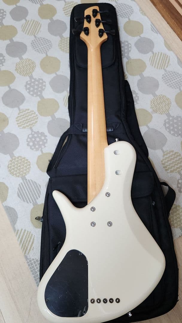 ベナベンテエレキベース