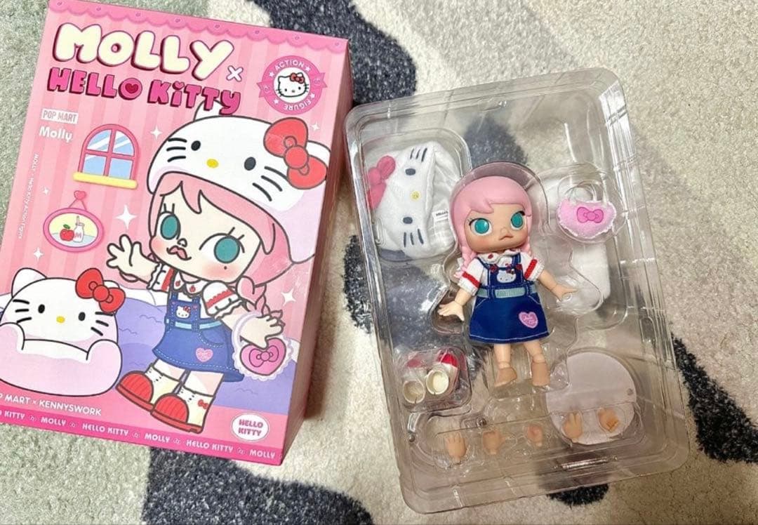 POP MART MOLLY × ハローキティ アクションフィギュア 限定版