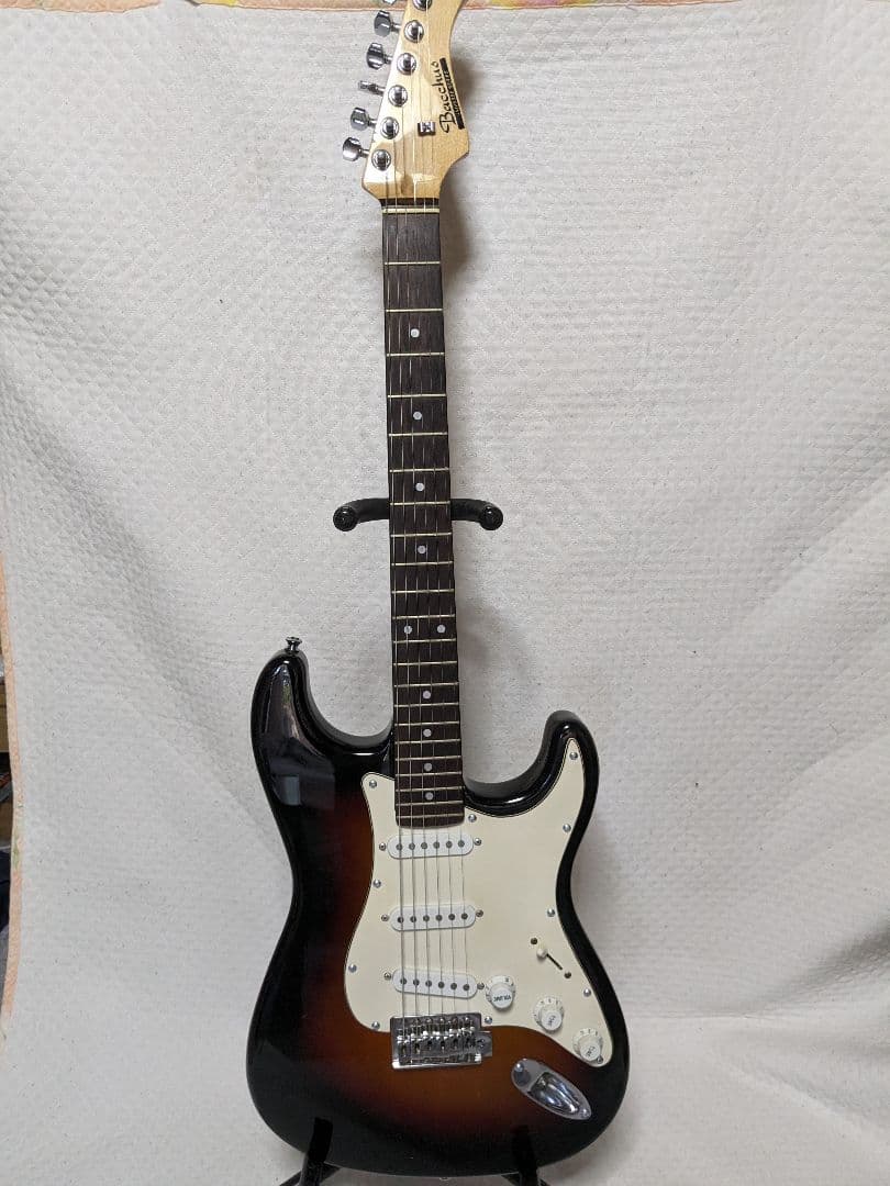 バッカス　ストラトキャスター　エレキギター　サンバースト　美品