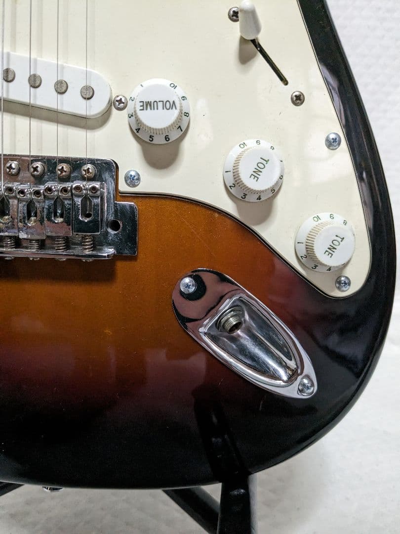 バッカス　ストラトキャスター　エレキギター　サンバースト　美品