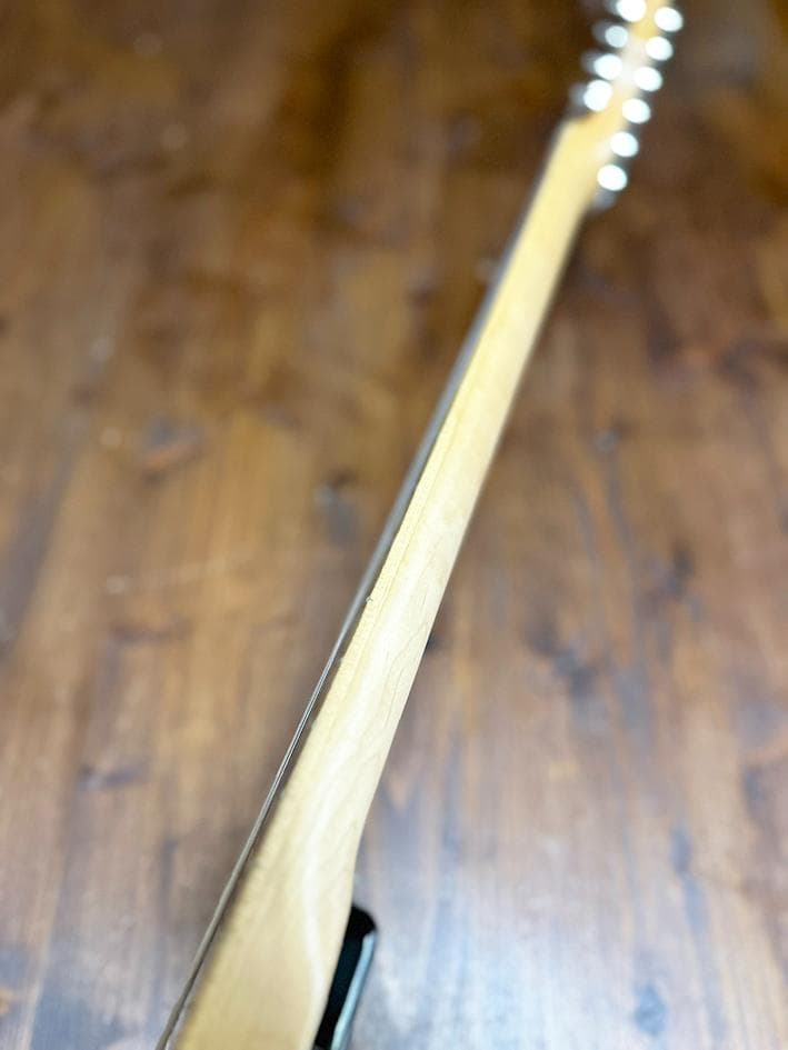 ストラトタイプ　エレキギター　ダークバースト