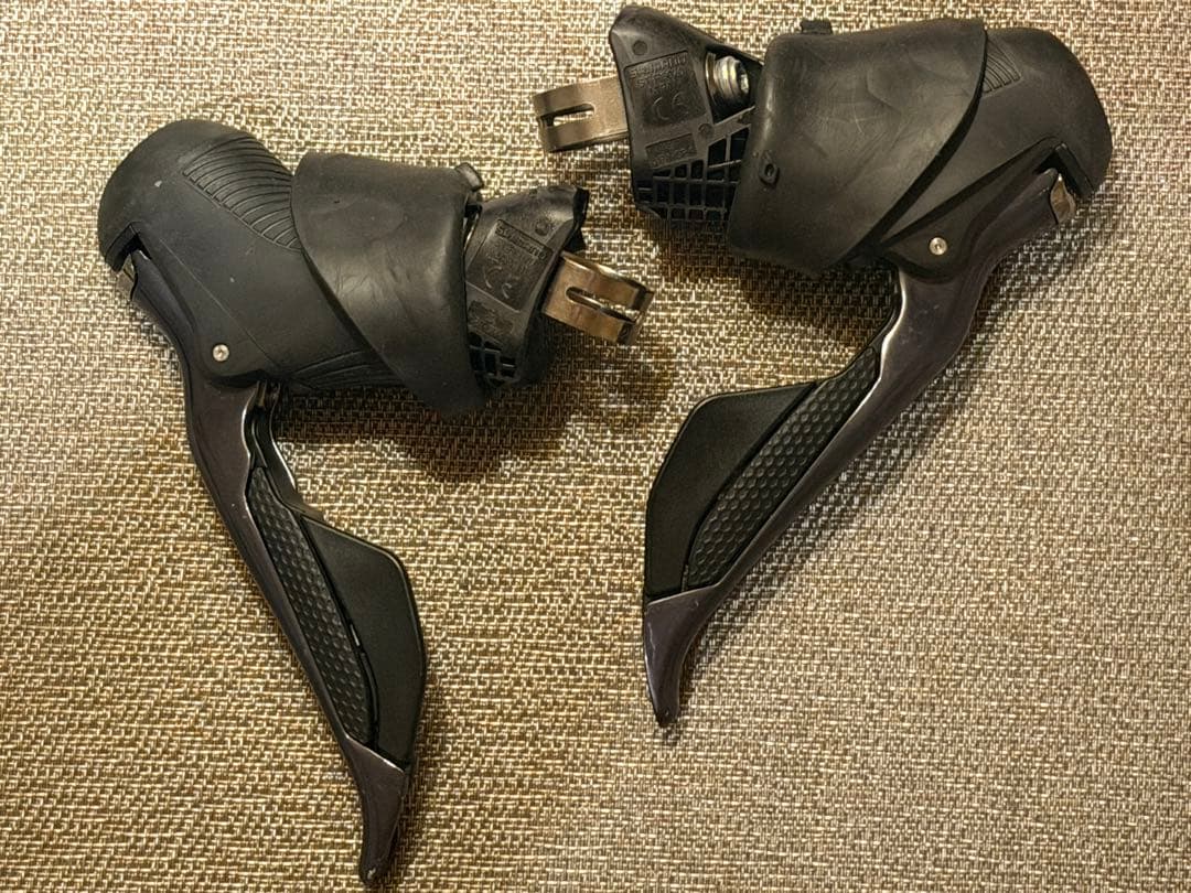 シマノ ULTEGRA Di2 ST-R8070 油圧ブレーキSTIレ