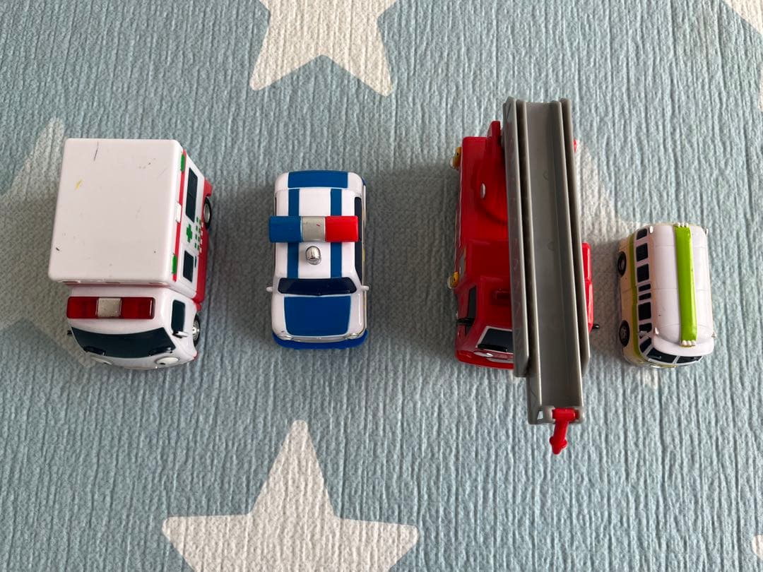 ちびっこバス　タヨ　仲間達　アリス　パット　ハート　スピーディー　ポコ　クリス