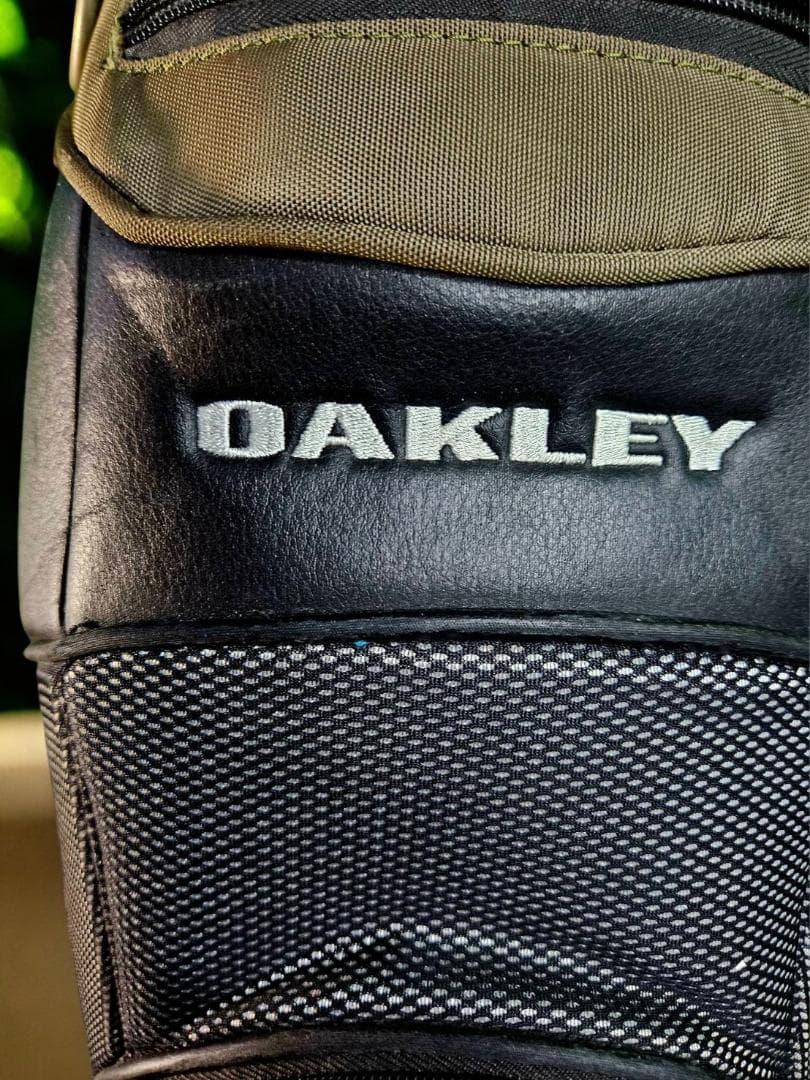ちゃんKATSU超美品　　Oakley khaki高級タイプゴルフバッグ