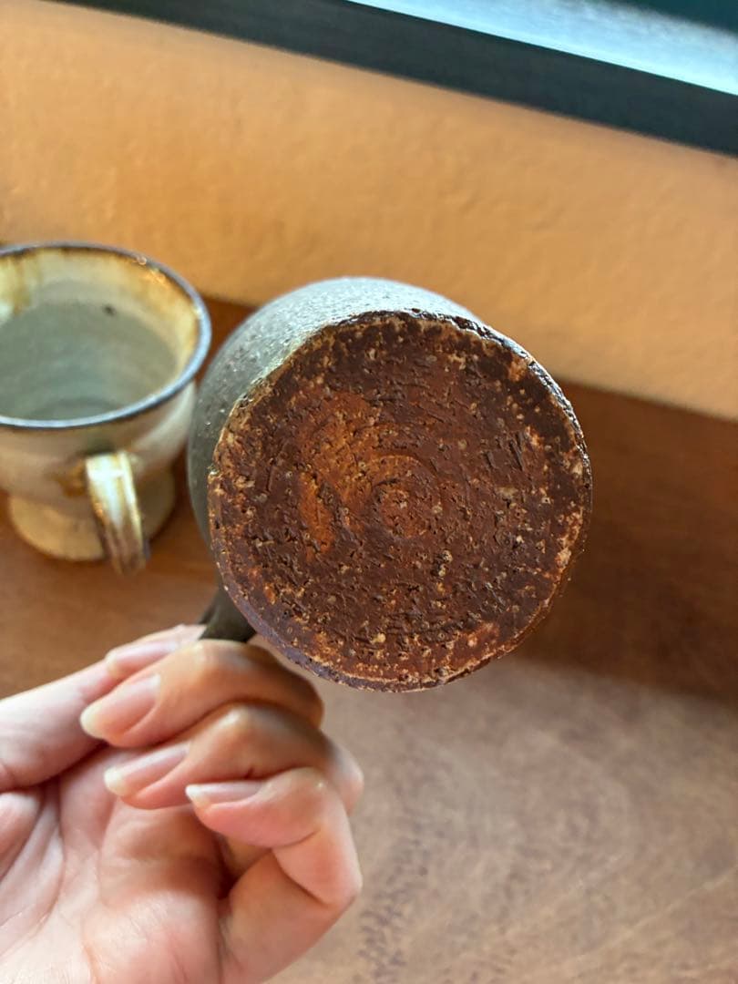 唐津焼　白と黒の陶器カップ2個セット