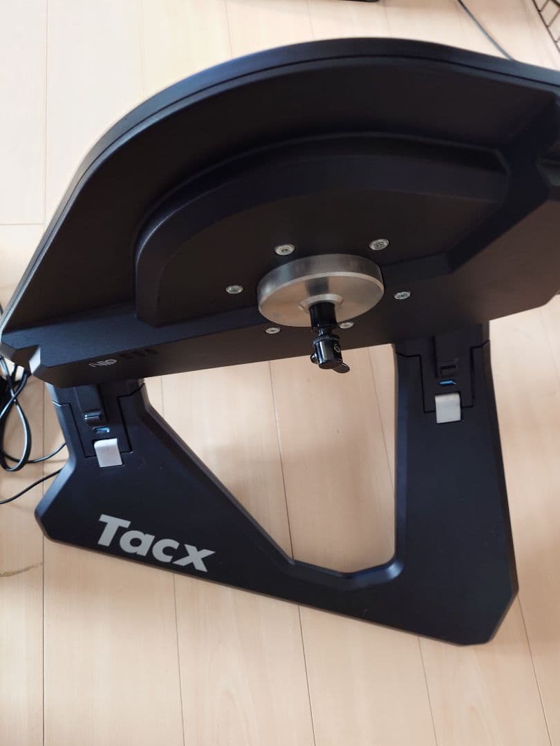 Tacx 折りたたみ式ローラー台 電源アダプター付き