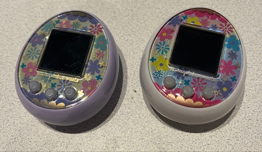 たまごっちみーつ 2個セット　花柄フラワー　パープル紫/ホワイト白　パステル