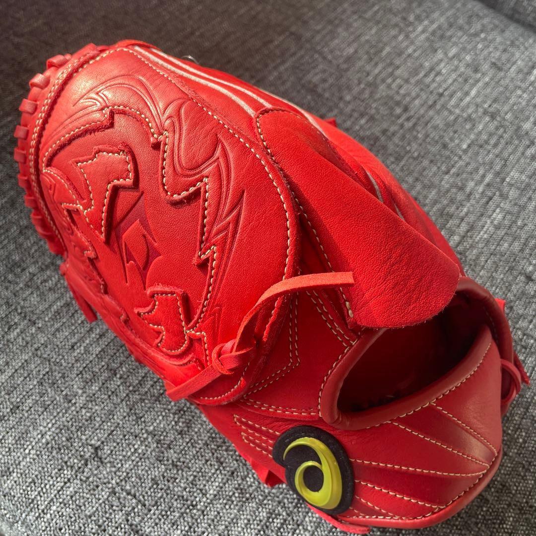 赤色刺繍入り軟式グローブ ダルビッシュ有モデル