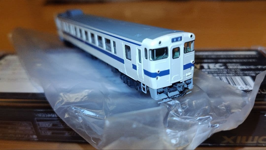 新品、送料込み！　JR キハ40-2000形(九州色・ベンチレーターなし)