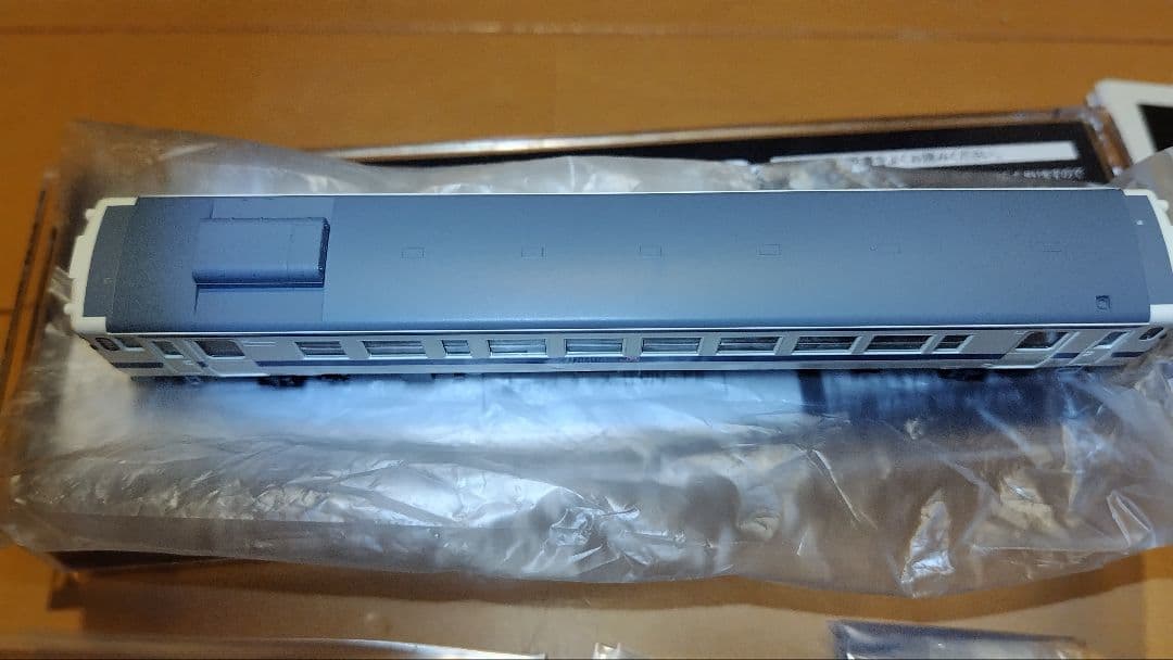 新品、送料込み！　JR キハ40-2000形(九州色・ベンチレーターなし)