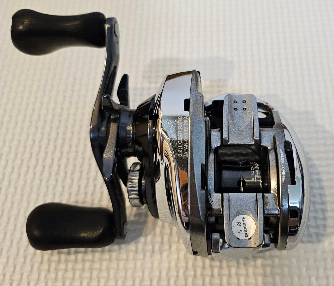 シマノ　19 アンタレス 右ハンドル ANTARES 18732