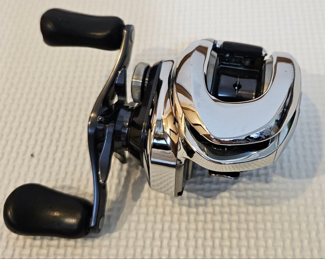 シマノ　19 アンタレス 右ハンドル ANTARES 18732