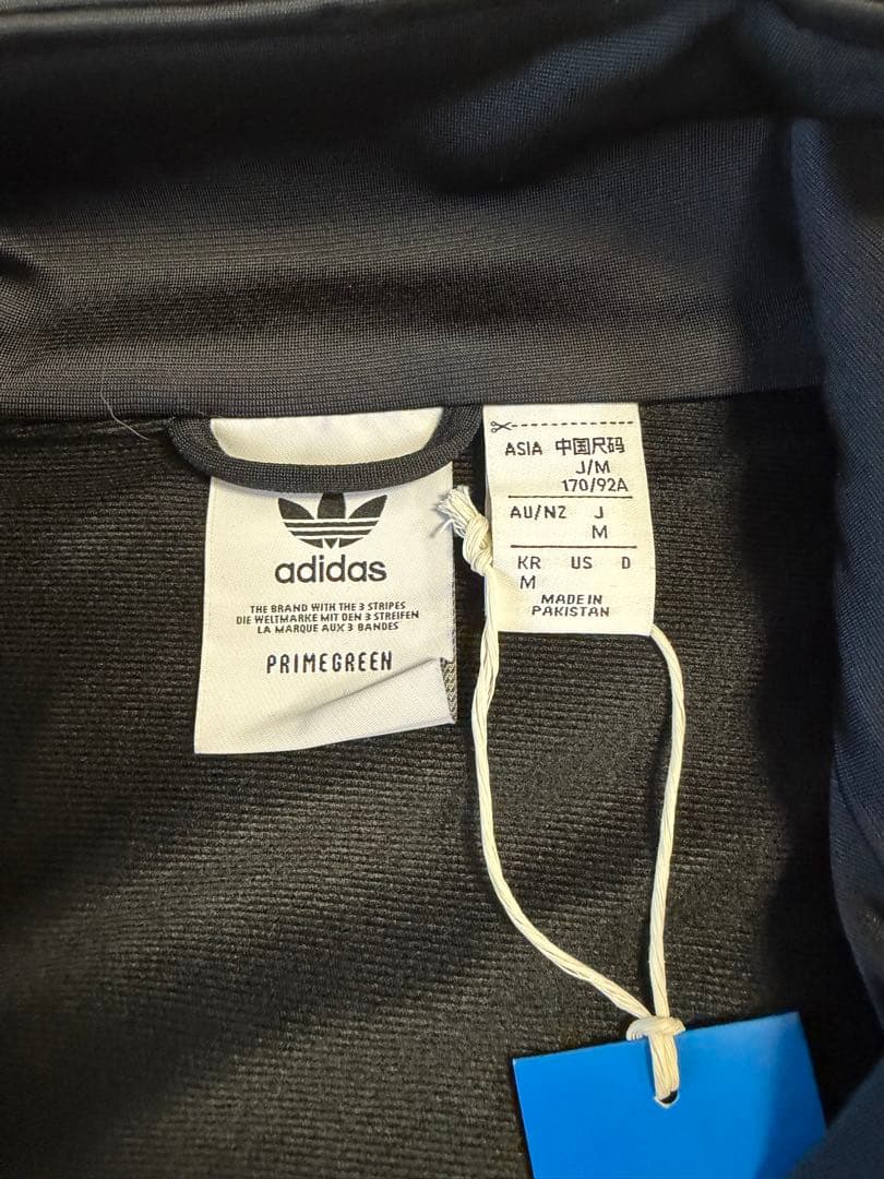 adidas トラックジャケット　M
