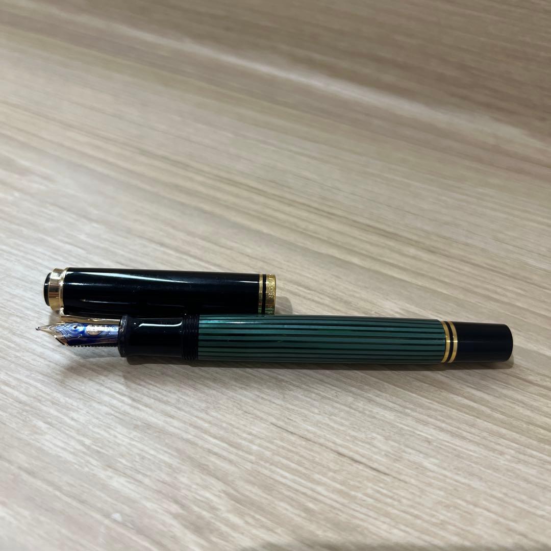 万年筆 黒と緑のツートンカラー