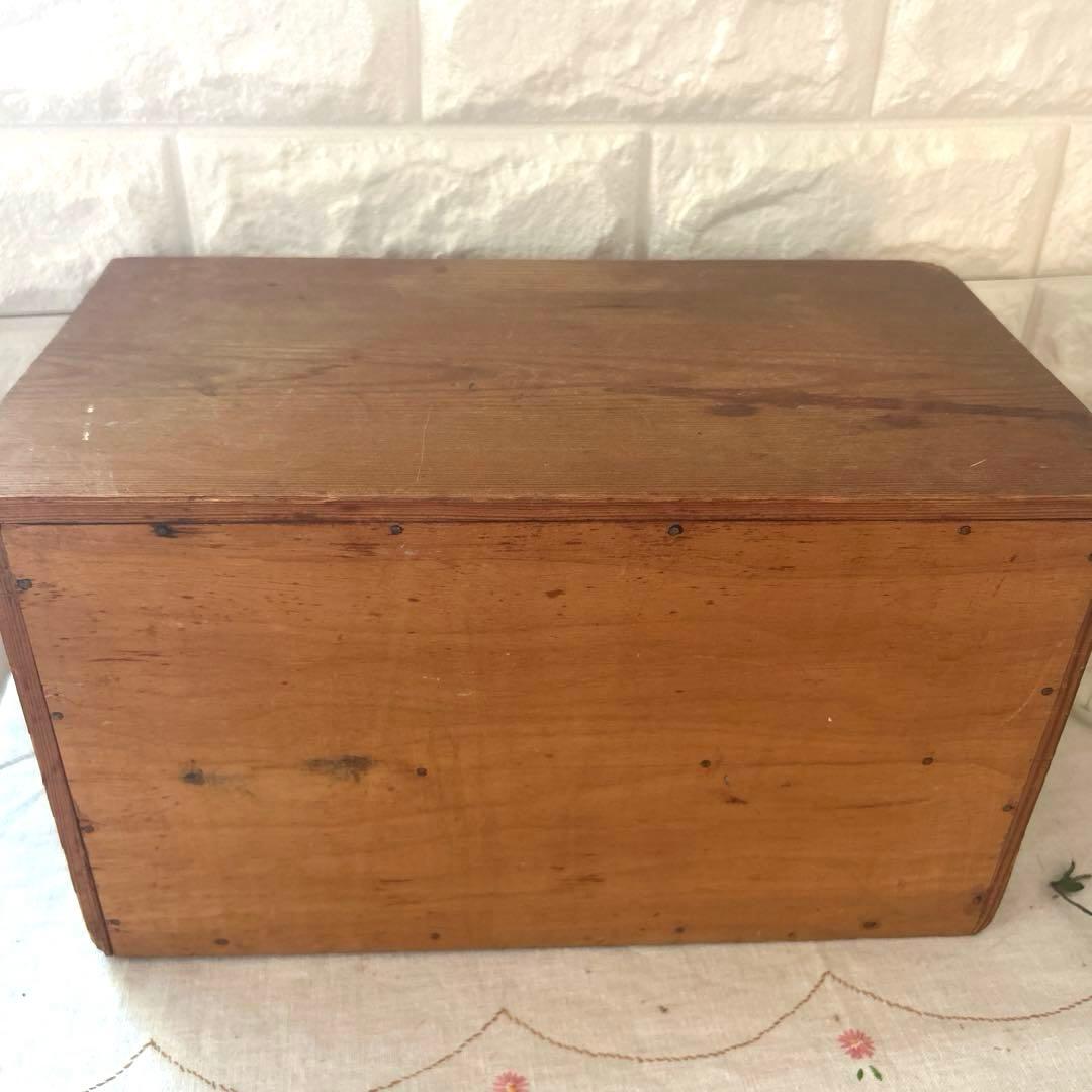 イギリスアンティーク　オールドパイン　鍵付きスモールチェスト