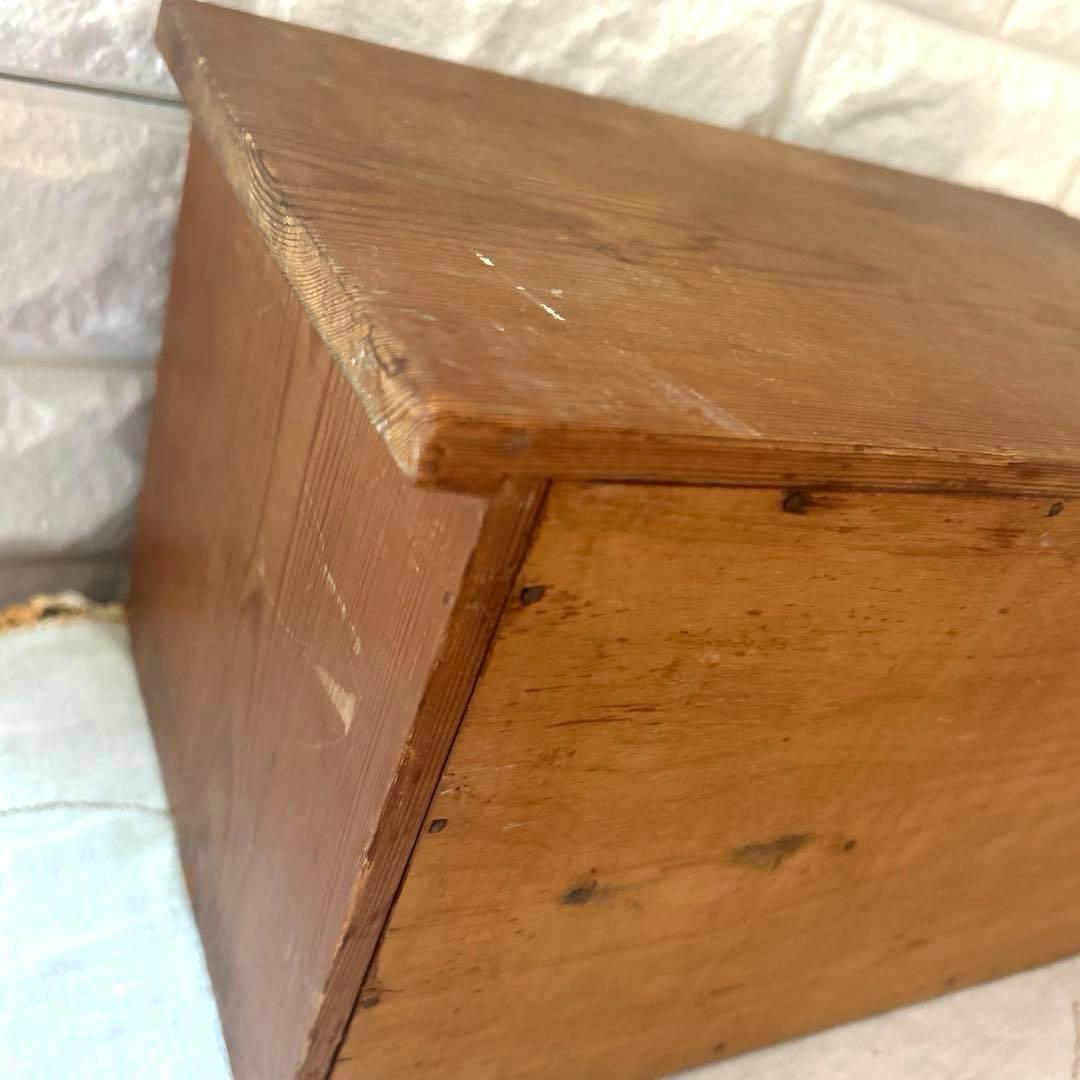 イギリスアンティーク　オールドパイン　鍵付きスモールチェスト