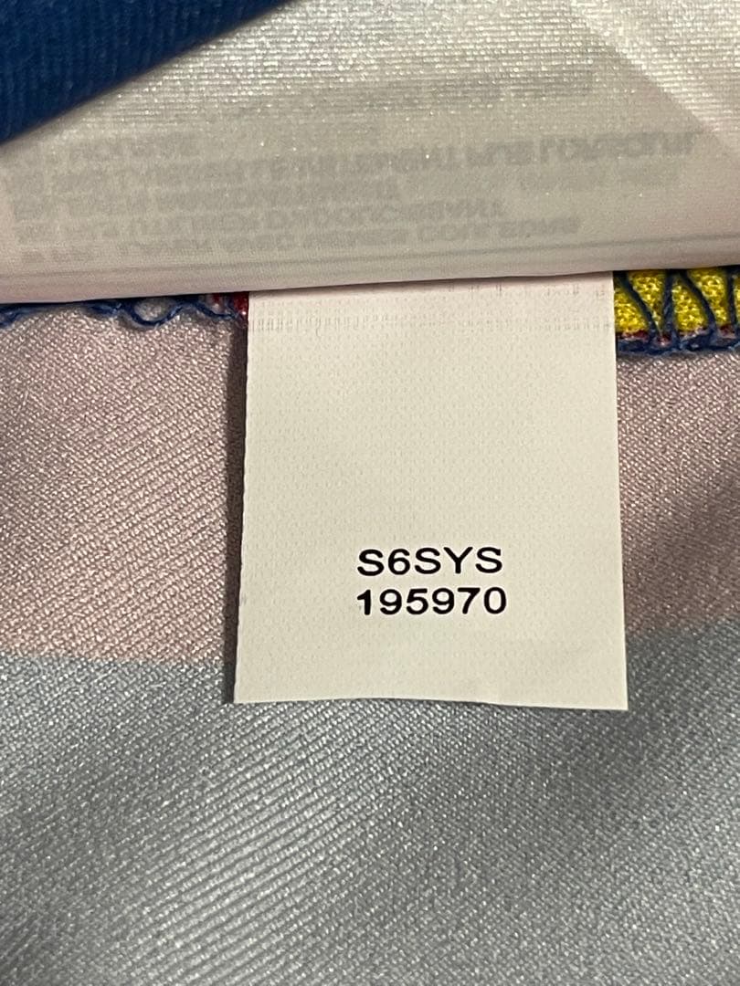 【正規品】ロナウジーニョ　バルセロナ　05/06ホームレプリカ