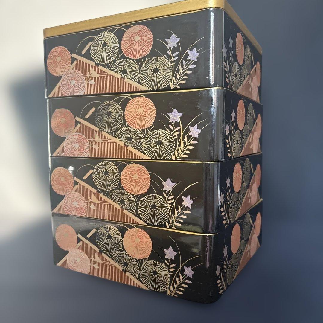 木製漆器　菊紋様 蒔絵　4段重箱　専用木箱付き 代り蓋つき