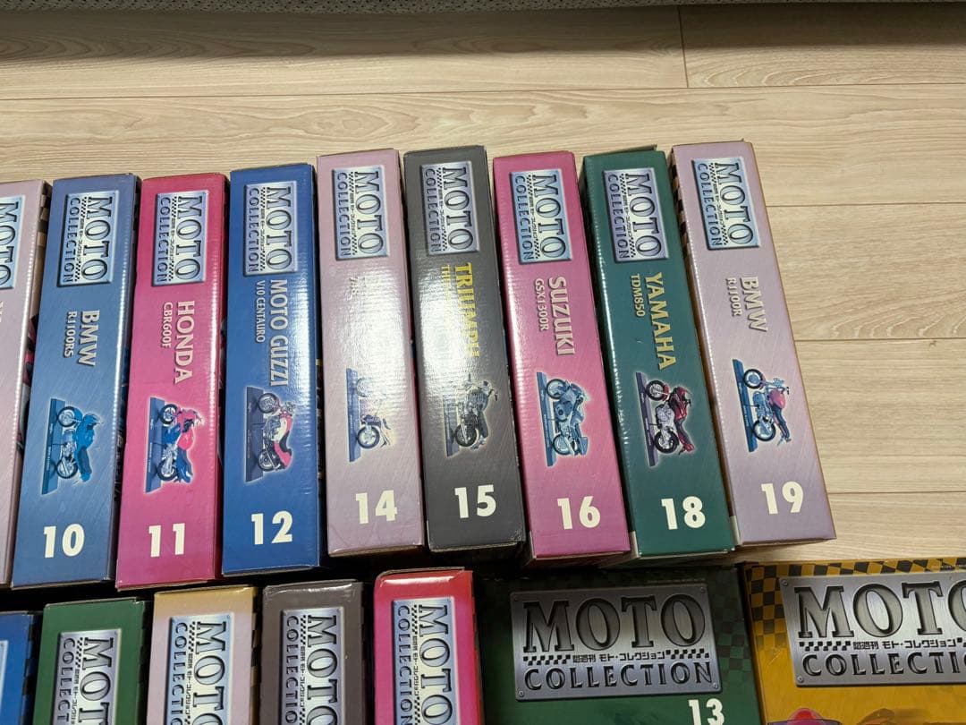 ディアゴスティーニ　隔週刊　モトコレクション　28冊＋箱2つ