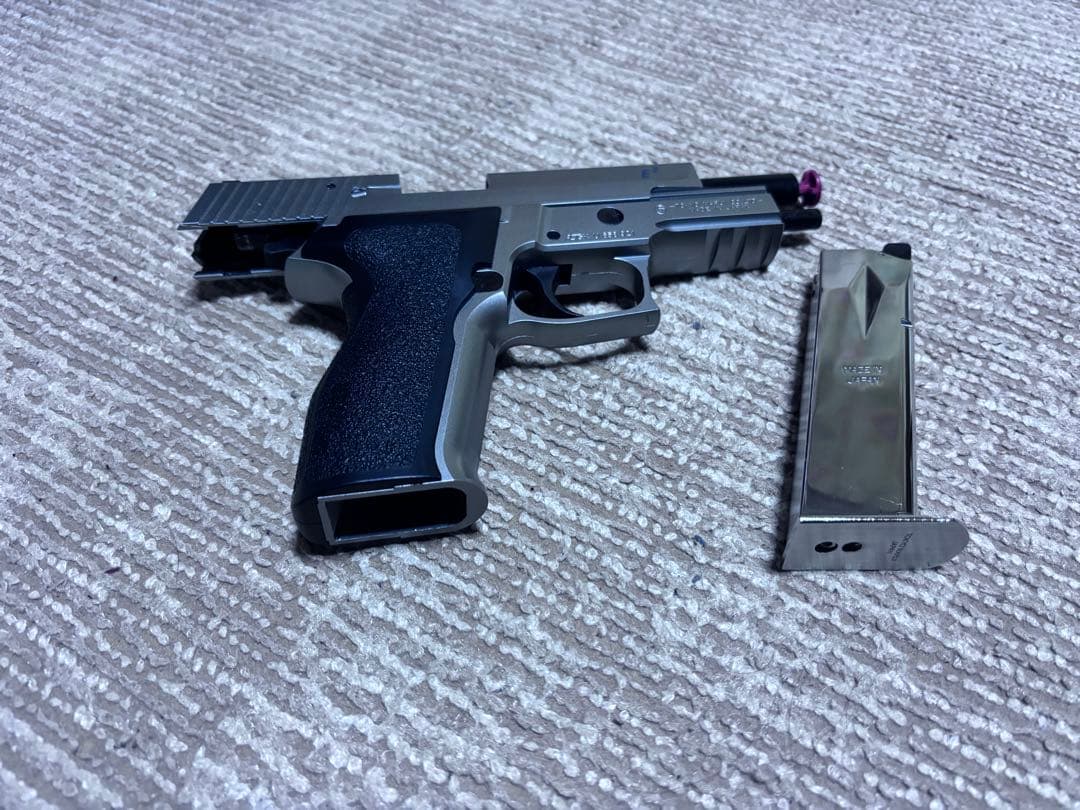 東京マルイ　ガスブローバックハンドガン　2丁セット