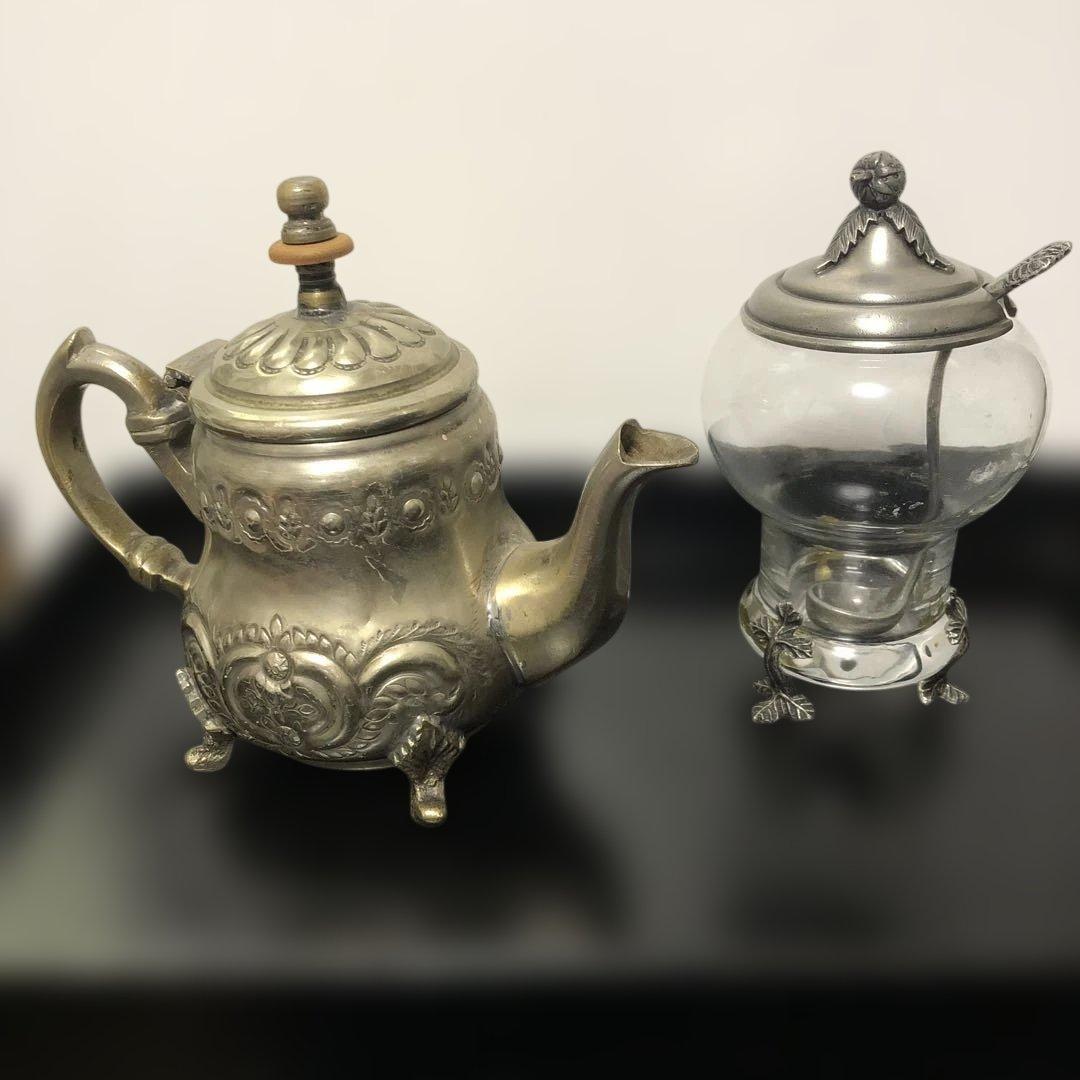 ティーポットとシュガーポットセット