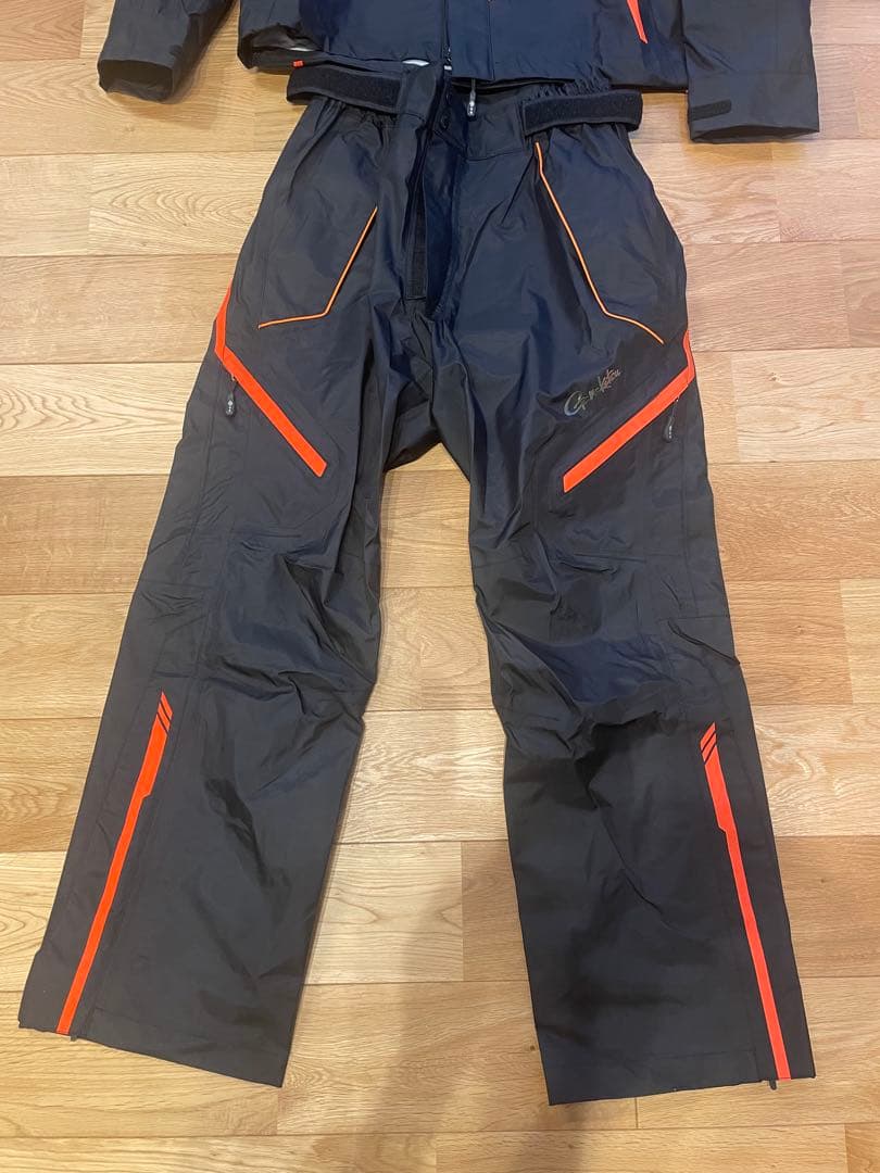 がまかつフィッシングスーツ(上下セット) 黒/オレンジ