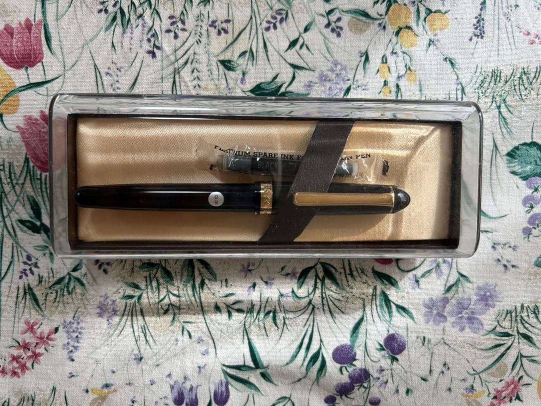 ブラック万年筆 黒と金 ツートンデザイン