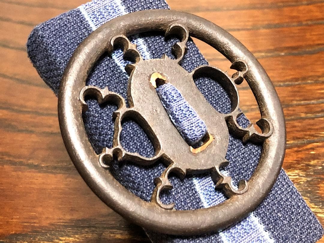 【 雁繋ぎ透し鍔 】　本漆五三桐紋手箱入り　江戸時代