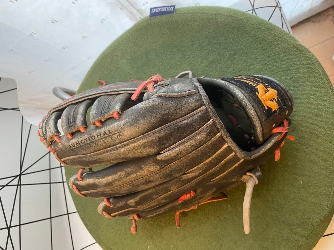 値下げ‼️デサント 日本製 新庄剛志モデル 限定品 シルエット刻印 軟式グローブ