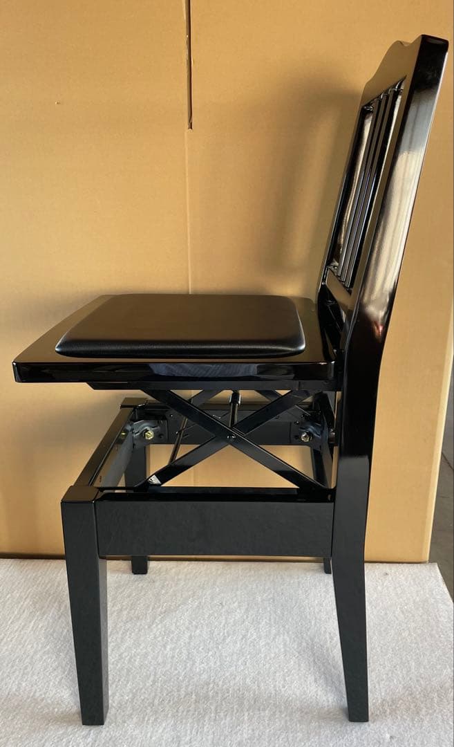 【未使用ピアノ椅子】トムソン鏡面塗装。GP,UPに使用できます。2025年モデル