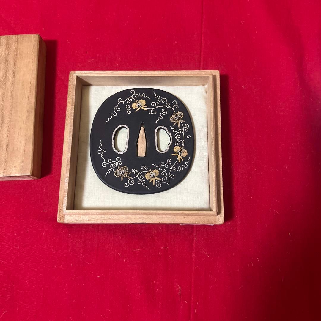 刀装具　鍔　金銀象嵌　木箱