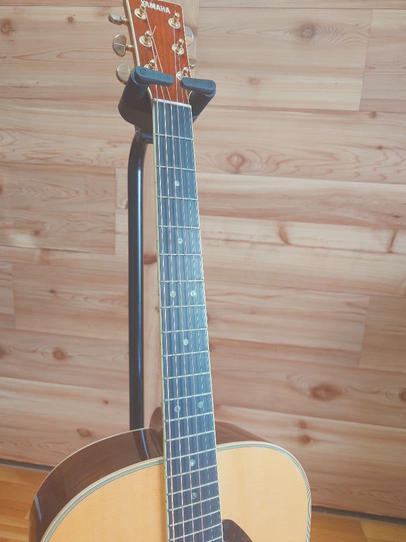 ヤマハＬＬ１６ARE アコースティックギター　ストラップ・サービス品付き