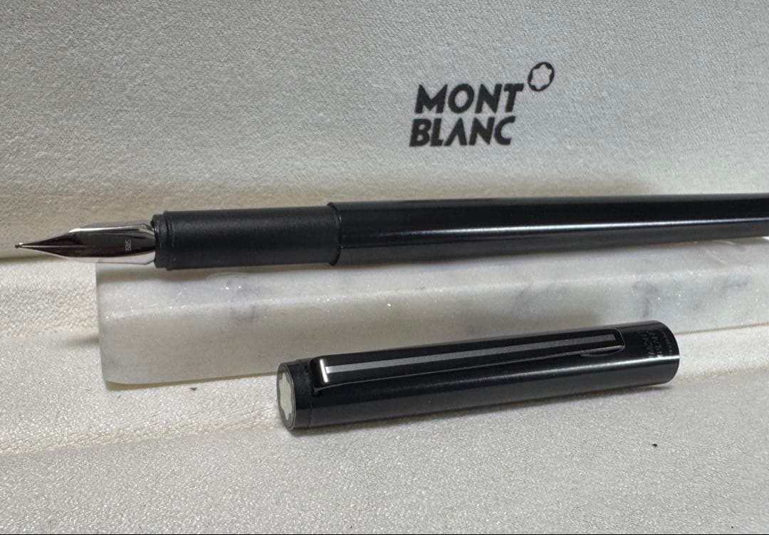 【極美品】モンブラン No1124 万年筆 漆黒ロードナイト鉱加工 万年筆