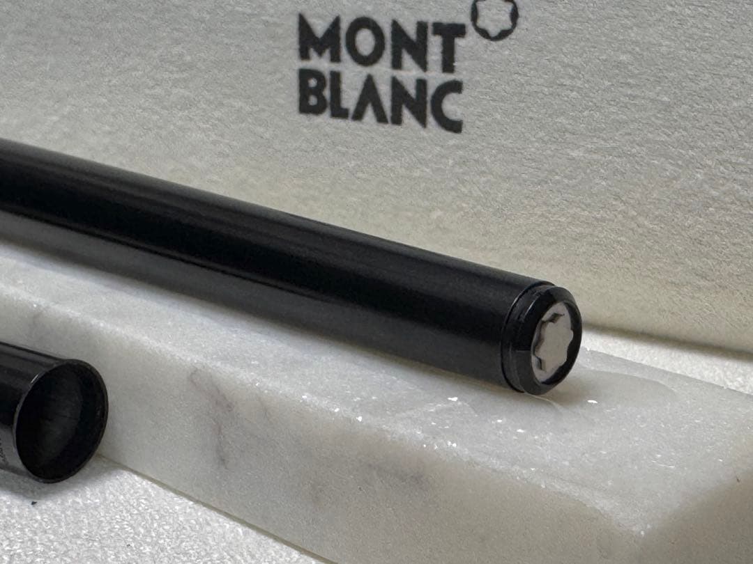 【極美品】モンブラン No1124 万年筆 漆黒ロードナイト鉱加工 万年筆